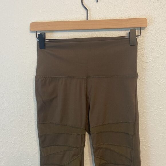 Lululemon Dark Green Mesh Striped Athletic Leggings Size 2 - Picture 2 of 7